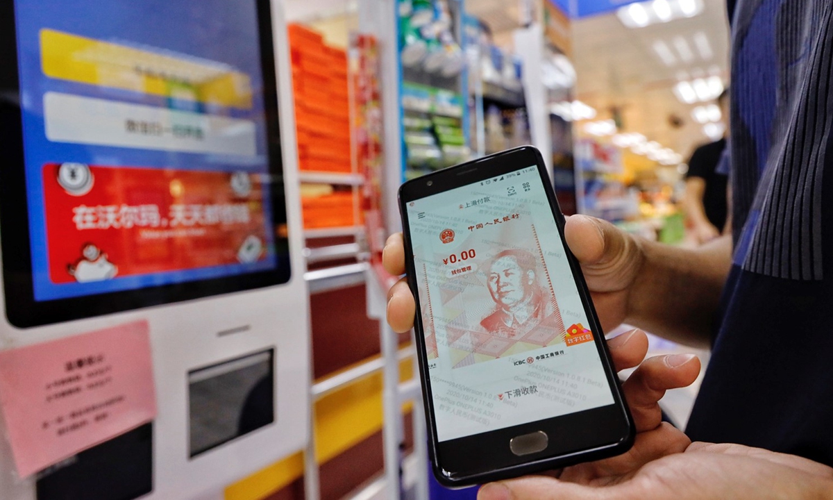 Residents who received red packets of digital RMB use the money in a store in Shenzhen, Guangdong Province, on October 14, 2020. The city launched a pilot program to distribute 10m yuan ($1.49m) in the form of digital currency to residents on October 12, 2020. Photo: Li Hao/GT