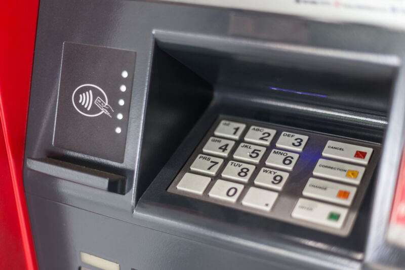 NFC flaws let researchers hack an ATM by waving a phone