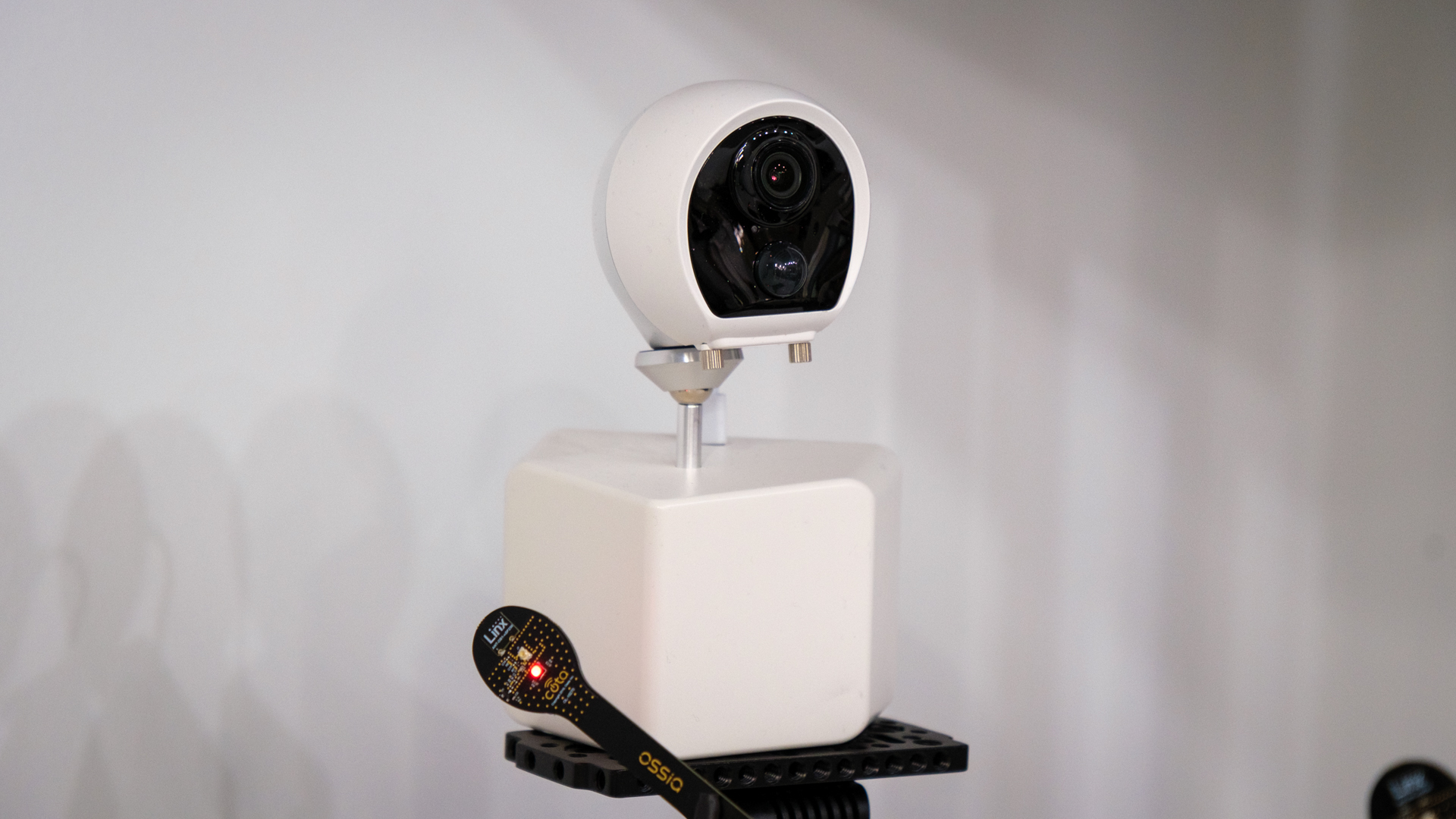 ARCHOS Cota Wireless Power Security Camera front